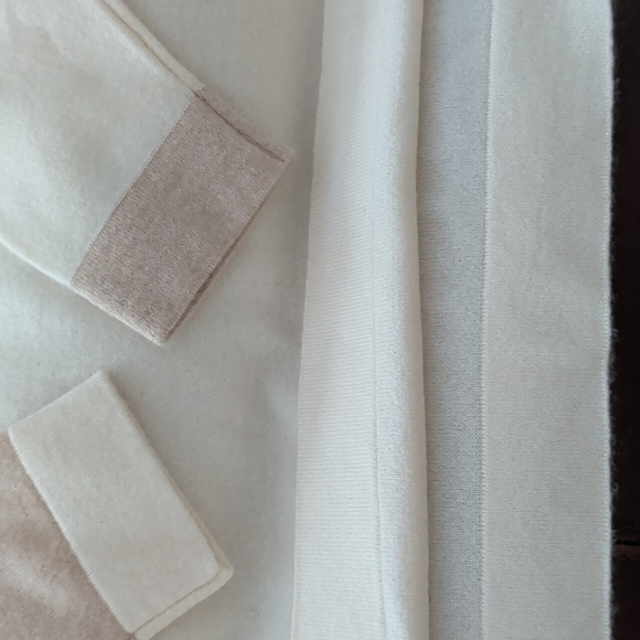 Gobi 100% Mongolian Cashmere Cream and White Colourblock Turtleneck Sweater - Picture 10 of 15